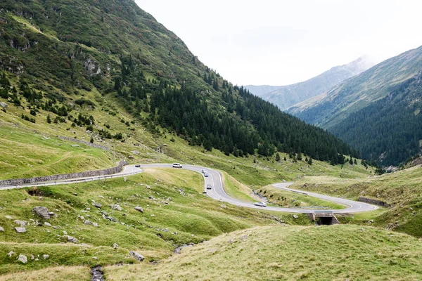 Vista a las montañas de los Cárpatos carretera de guerra transfagarasan —  Fotos de Stock