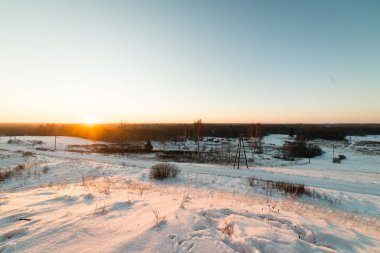 kışın soğuk sabah alanında