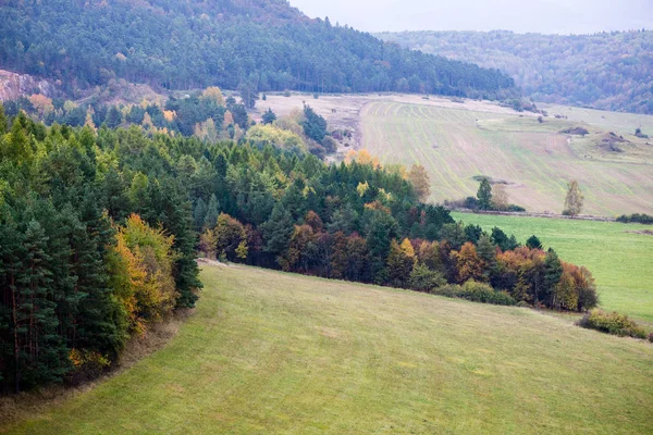 Vista rural colorido em carpathians — Fotografia de Stock