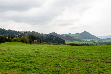 Karpatlar görünümünde renkli kırsal