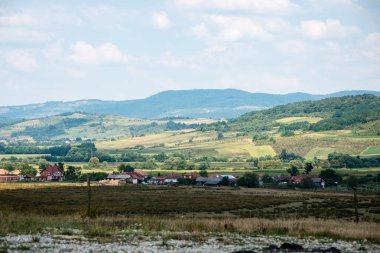 Yukarıdan küçük şehir görünümünde Romanya