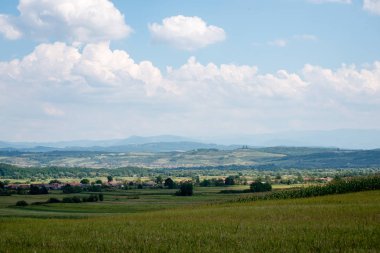 Yukarıdan küçük şehir görünümünde Romanya