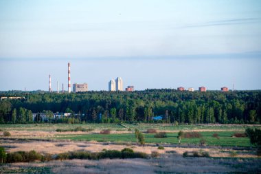 Yukarıdan küçük şehir manzaralı