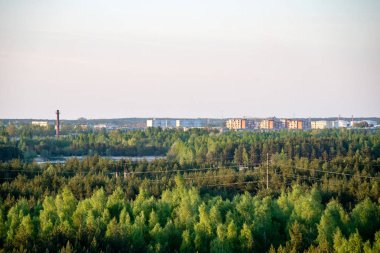 Yukarıdan küçük şehir manzaralı