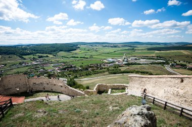 Yukarıdan küçük şehir manzaralı