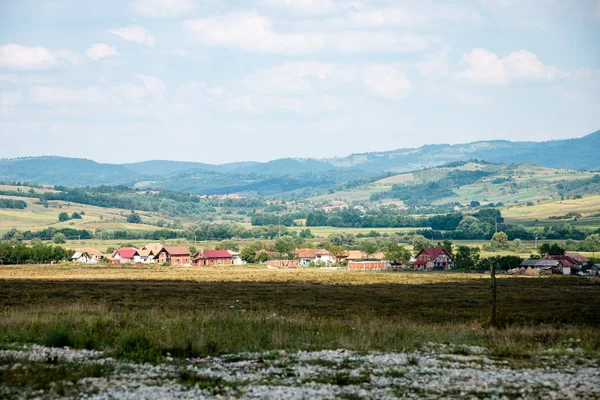 Piccola città vista dall'alto in Romania — Foto Stock