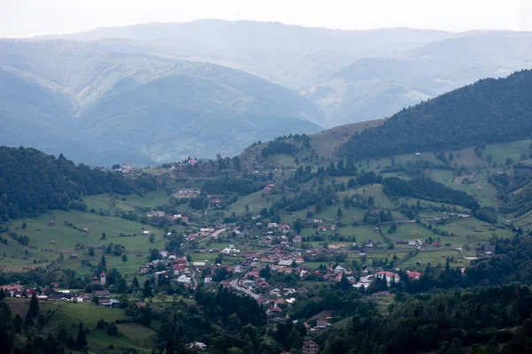 ルーマニアの上から小さなシティ ビュー — ストック写真