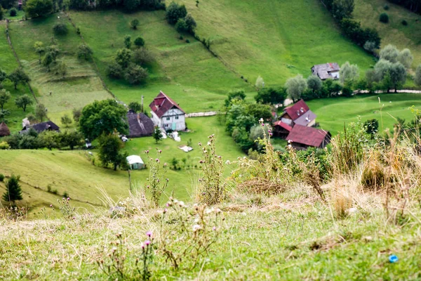 Piccola città vista dall'alto in Romania — Foto Stock