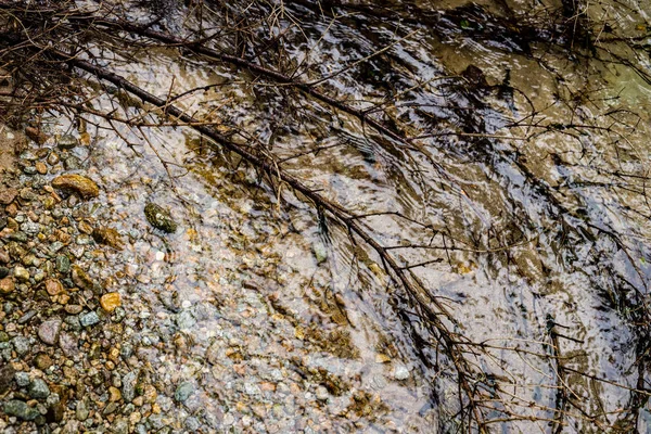 Río de montaña en invierno — Foto de Stock