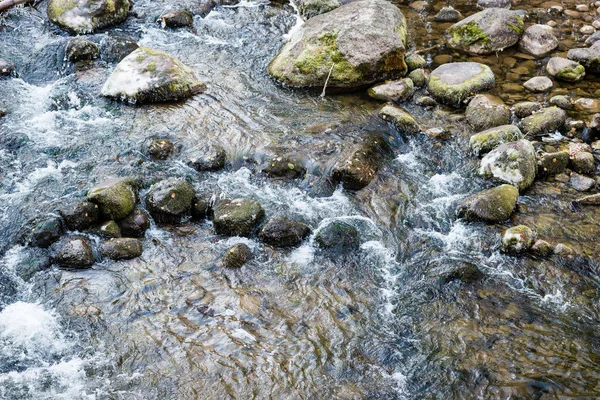 Fiume di montagna in estate — Foto Stock