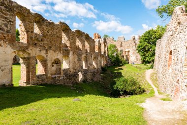 uzaklardan eski kale görünümü
