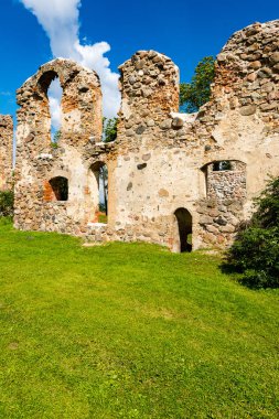 uzaklardan eski kale görünümü