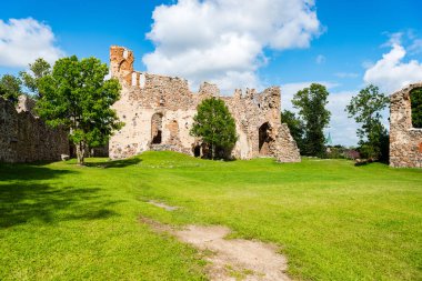 uzaklardan eski kale görünümü