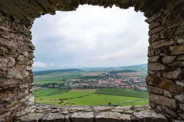 uzaklardan eski kale görünümü