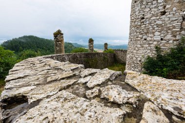 uzaklardan eski kale görünümü