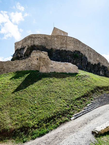 Antigua vista de la fortaleza desde lejos — Foto de Stock