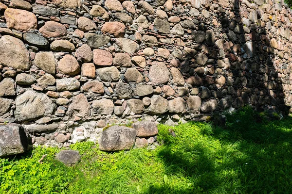 Старовинна кам'яна цегляна стіна — стокове фото
