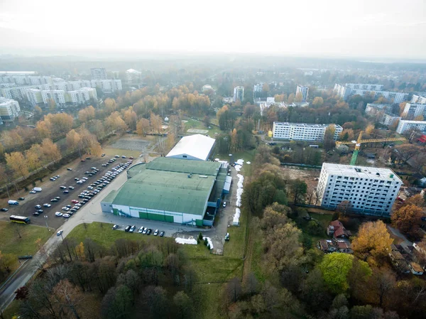 Vista aérea de la zona urbana de Latvia en otoño — Foto de Stock