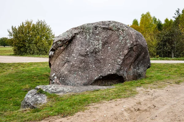 Textura de grandes piedras grises rugosas — Foto de Stock