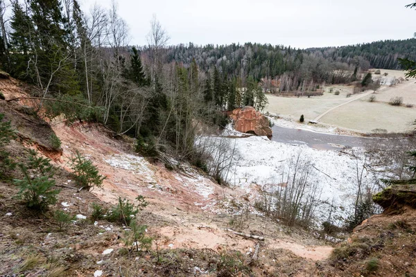 Kışın donmuş nehir
