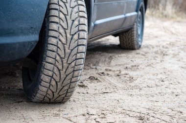 Kimliği belirsiz offroad araç bir çöl safari sırasında