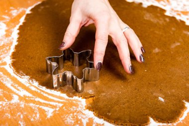 Zencefilli kurabiye serisi yapma. Shap hamur levha kesme