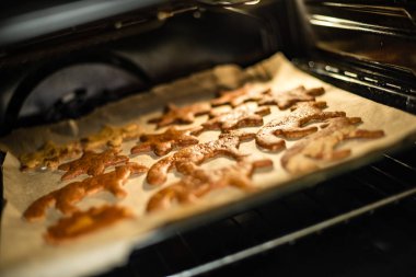 Kurabiyeler fırında pişirme. Zencefilli kurabiye serisi yapma