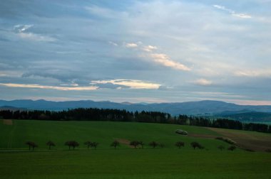 Karpatlar görünümünde renkli kırsal