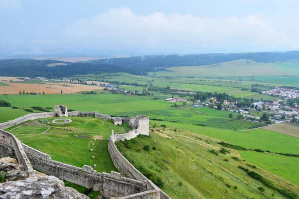 uzaklardan eski kale görünümü