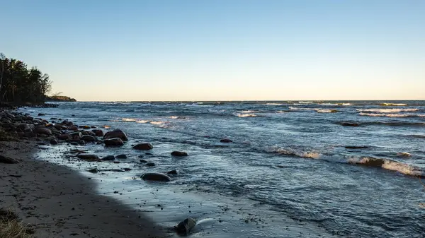 Rocky sea beach with wide angle perspective — Stock Photo, Image