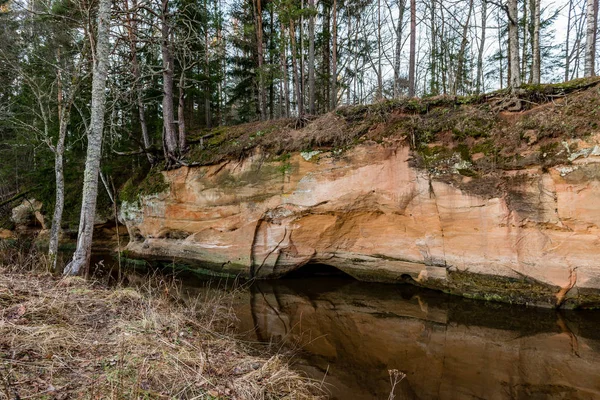 Acantilados de piedra arenisca en Letonia —  Fotos de Stock