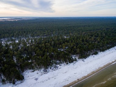 Kışın donmuş Beach havadan görünümü