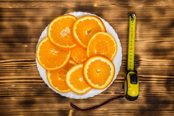 Plato de naranjas en rodajas. patrón alimentario —  Fotos de Stock