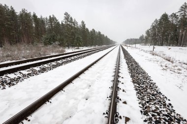 karlı kış gün içinde demiryolu parça