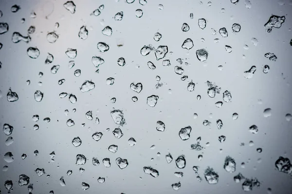 Mrożonej krople deszczu na szybie — Zdjęcie stockowe