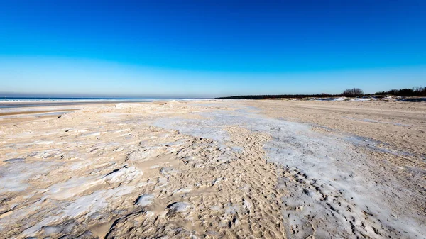 Playa congelada en inviernos fríos día — Foto de Stock