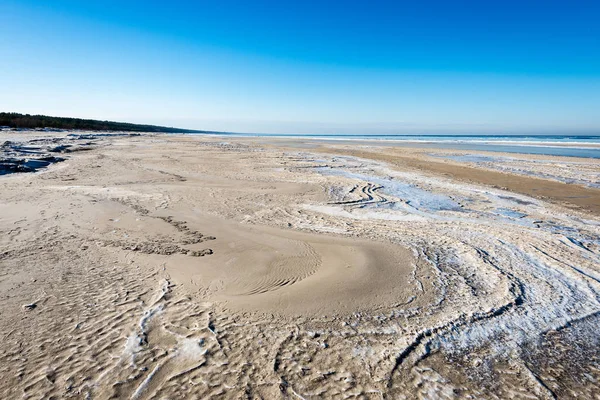 Playa congelada en inviernos fríos día — Foto de Stock