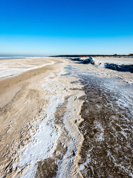 Playa congelada en inviernos fríos día — Foto de Stock