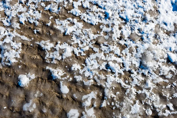 Bevroren zand met ijsblokken — Stockfoto