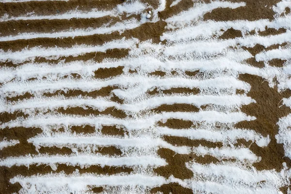 Areia congelada com blocos de gelo — Fotografia de Stock