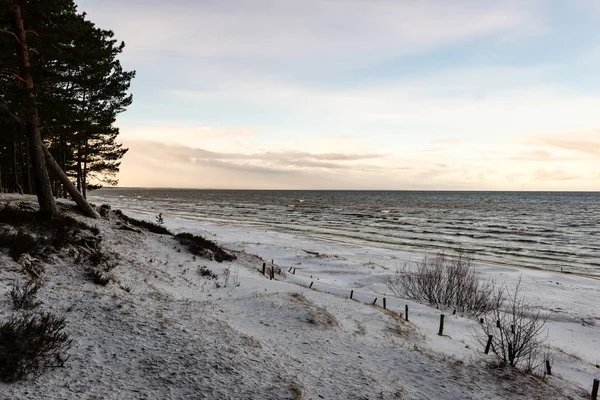 Fryst landsbygden scen i vinter — Stockfoto