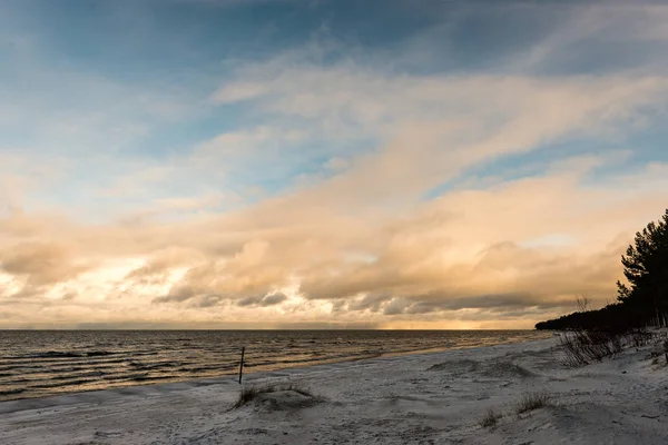 Bevroren landschap scène in de winter — Stockfoto