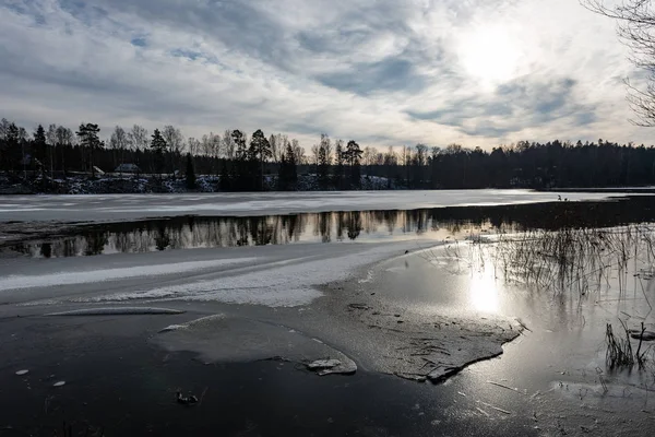 Frozen countryside scene in winter — Stock Photo, Image