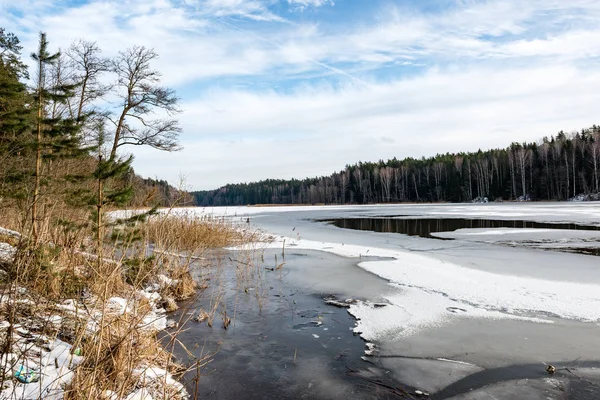 Gefrorene Landschaft im Winter — Stockfoto