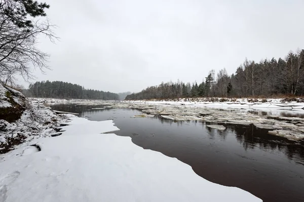 Scena di campagna congelata in inverno — Foto Stock