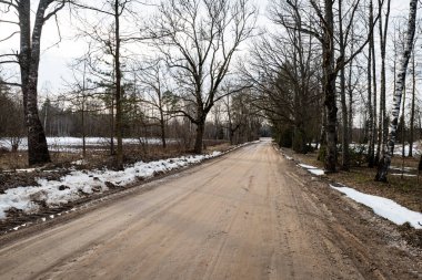 durumu kötü köy yolunda