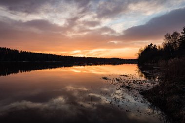 günbatımı Daugava Nehri