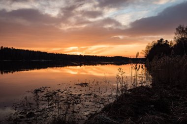 günbatımı Daugava Nehri