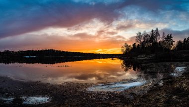 günbatımı Daugava Nehri