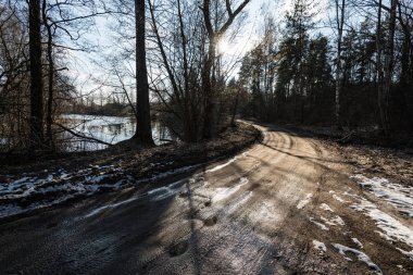 durumu kötü köy yolunda